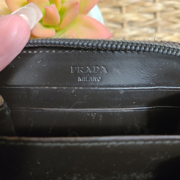 🤎 Prada Zip Card Wallet - Picture 9 of 9